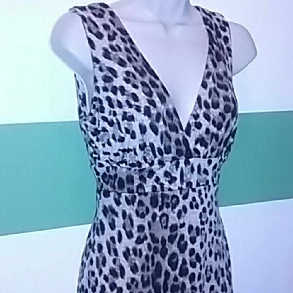 🚫SOLD🚫Deep V Neck Cheetah Dress