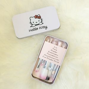 Brand New Hello Kitty Brushes