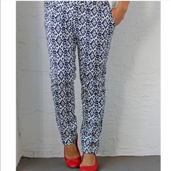 🎁BOGO!🎁 Blue and White Patterned Pant