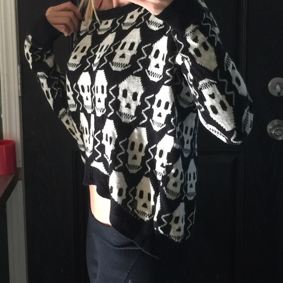 Skull Sweater - Picture 4 of 4