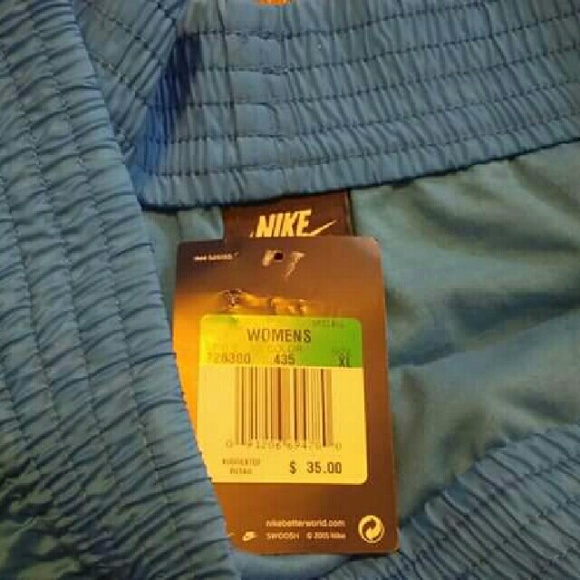 Womens nike shorts - Picture 2 of 2