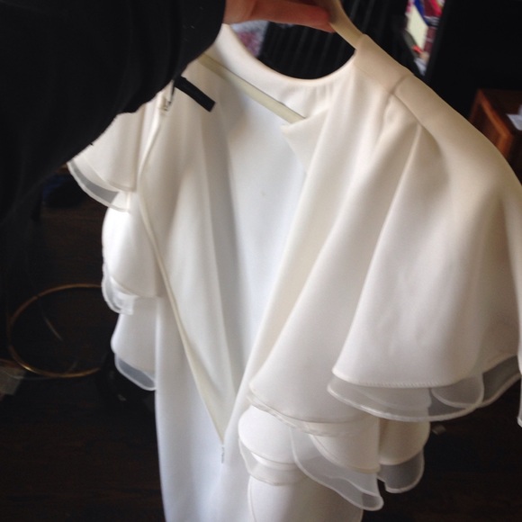 White BCBG flutter sleeved shift dress - Picture 2 of 4