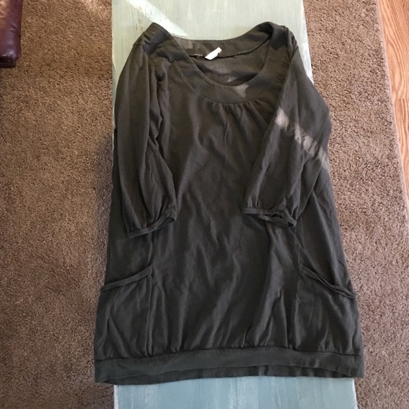 3/4 length sleeve shirt