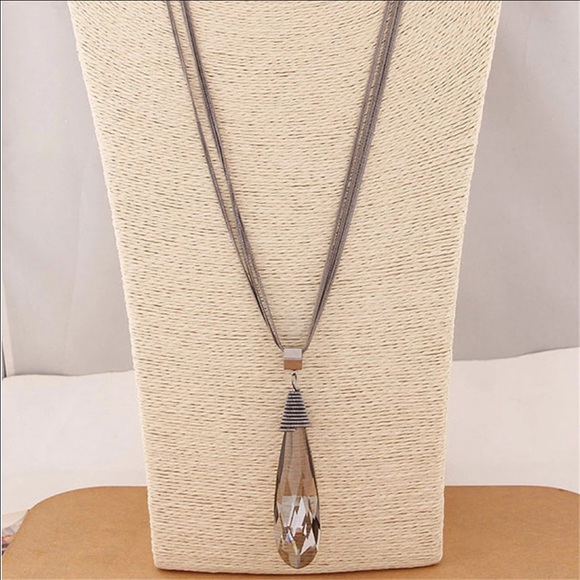 Jewelry - Long glass Crystal Necklace (nwt)