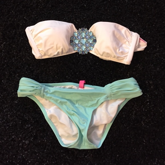 Strapless bathing suit top