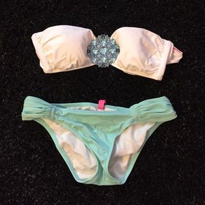 Strapless bathing suit top