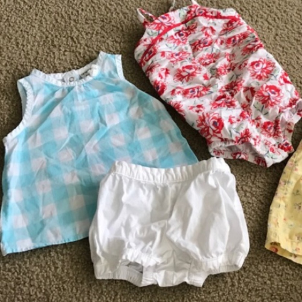 2 summer outfits, sizes 12-24 months