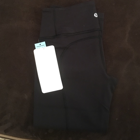 Gather and crow crop II SIZE 6 lululemon