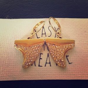 Vince Camuton Pavé Shark tooth earrings