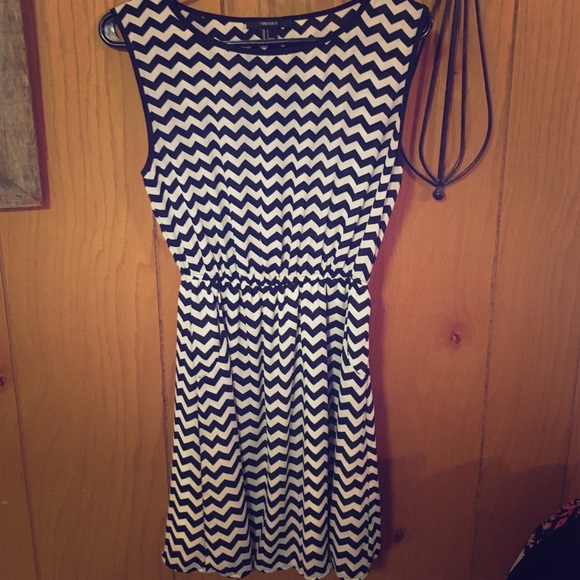 Chevron Chiffon Mini Dres. WITH POCKETS