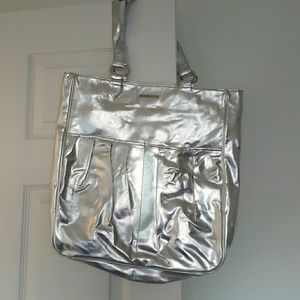 Metallic clinique tote