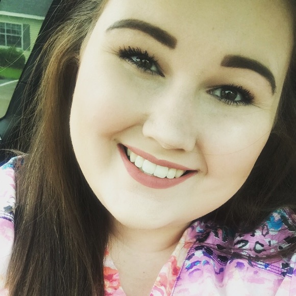 Meet your Posher, Alaina - Picture 2 of 4