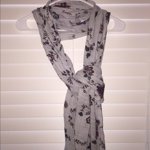 Grey Scarf with Vintage Flower Pattern