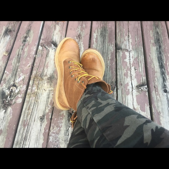 Light brown/tan women's size 8 Timberland boots