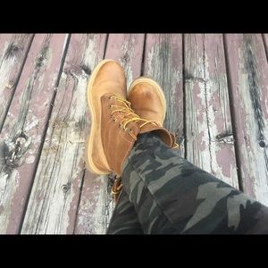 Light brown/tan women's size 8 Timberland boots