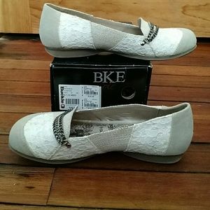 Buckle BKE flats lace size 9.5   never worn