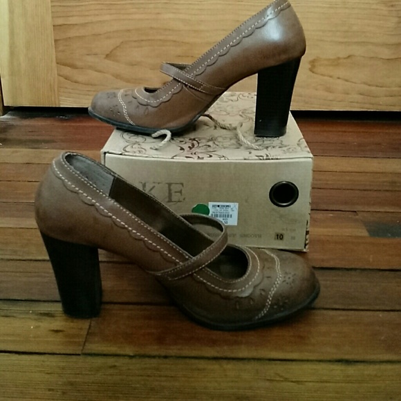 Buckle BKE mary jane heel size 10