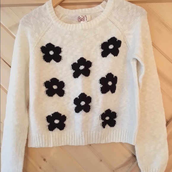 Cropped flower sweater