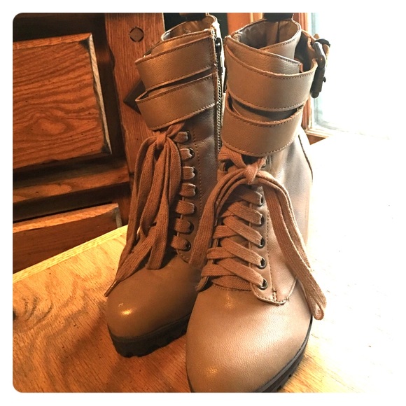 Kelsi dagger lace up heeled boot