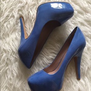Vince Camuto Pumps | 7.5
