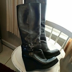 Black leather100%upper boots Nine West wedge