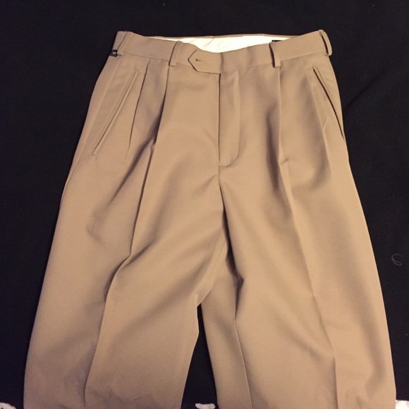 Dockers Premium Pleated (Relaxed Fit) dress pants
