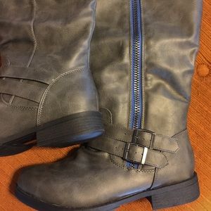 Size 9 wide calf grey boots with blue zipper