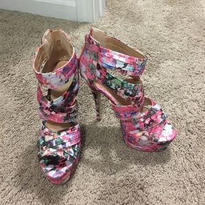 Shoedazzle floral platform heels NWOB size 6
