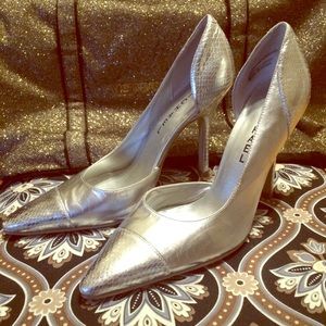 Silver metallic MICHAEL pointy heels size 7-1/2
