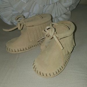 MINNETONKA MOCCASINS