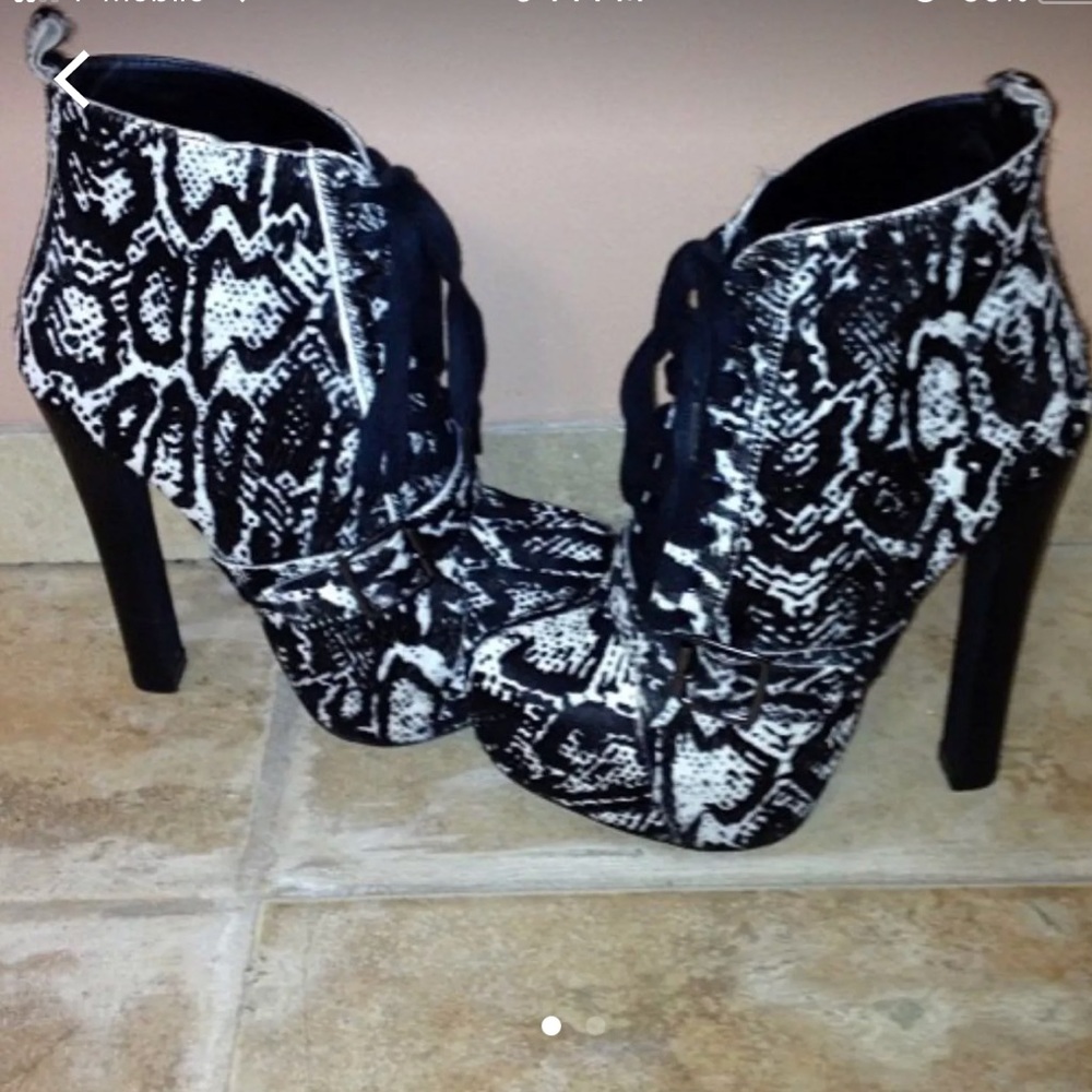 Victoria secret heels NWOT