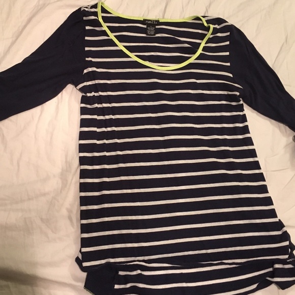EXTREMELY cute top!💙
