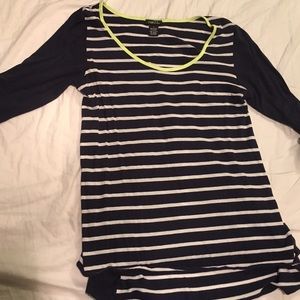 EXTREMELY cute top!💙