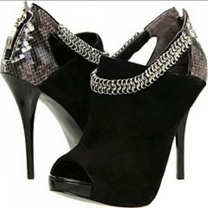 Guess Black Snake Chain Ebonita Booties 7.5M