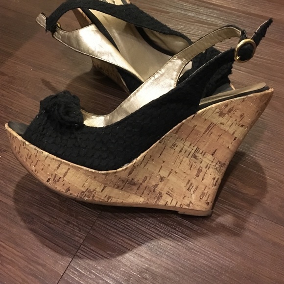 ‼️BLK FRI‼️ Black and cork wedges 🌴