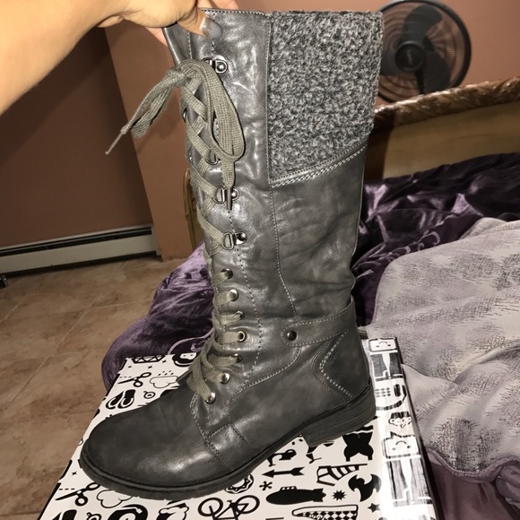 ❌SOLD❌Gray lace up boots
