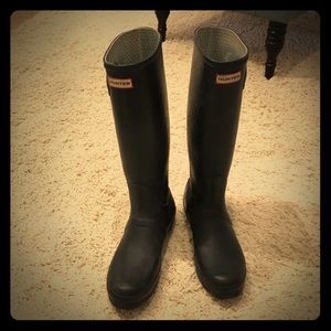Navy blue Hunter rain boots ☔️💦