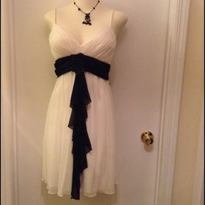 Beautiful white dress, with Black Satin Belt🎀🎀