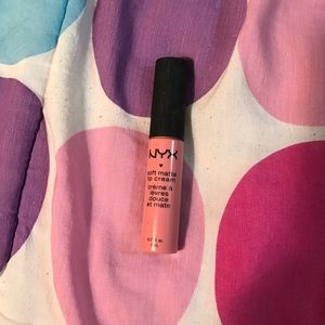 Soft Matte Lip Cream in Istanbul