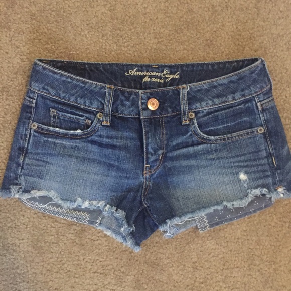 AMERICAN EAGLE CUT OFF DENIM SHORTS us 2
