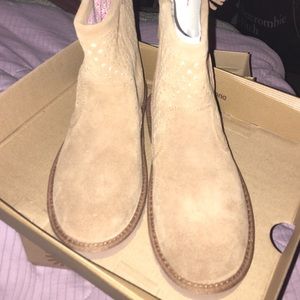 brown UGGs size 3 kids size 5 adult Kaelou