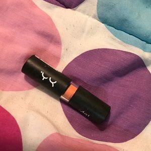 Matte Lipstick in forbidden