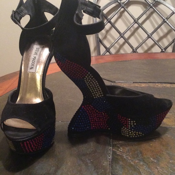Steve Madden Asymmetrical wedges