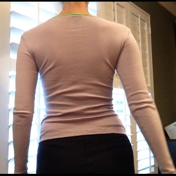 Pre- Loved Dolce & Gabbana V-Neck long sleeve - Picture 3 of 3