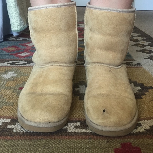 Used Uggs comes with insertable padding :)