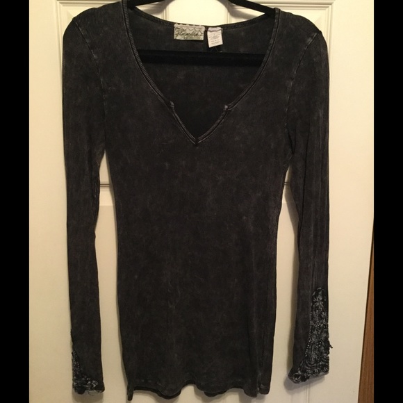 Gimmicks BKE Black/Gray Top Detailed sleeves.