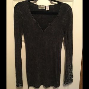 Gimmicks BKE Black/Gray Top Detailed sleeves.