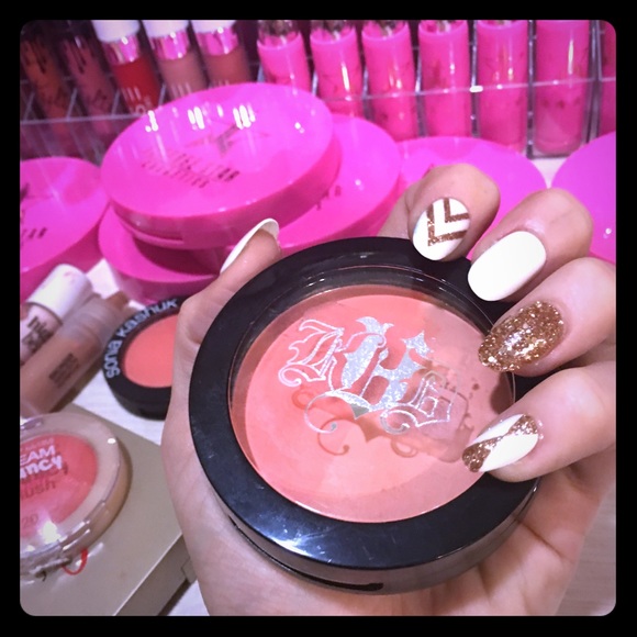 Kat Von D Shade & Light Blush