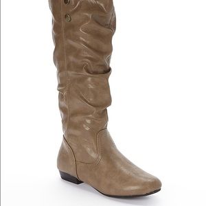 BRAND NEW🛍 White Mountain Fun House Wide Calf