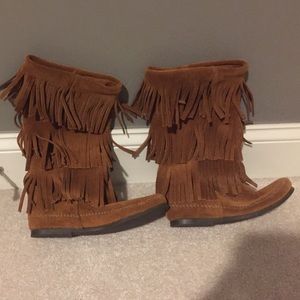 Minnetonka Fringe Boots size 6 - never worn